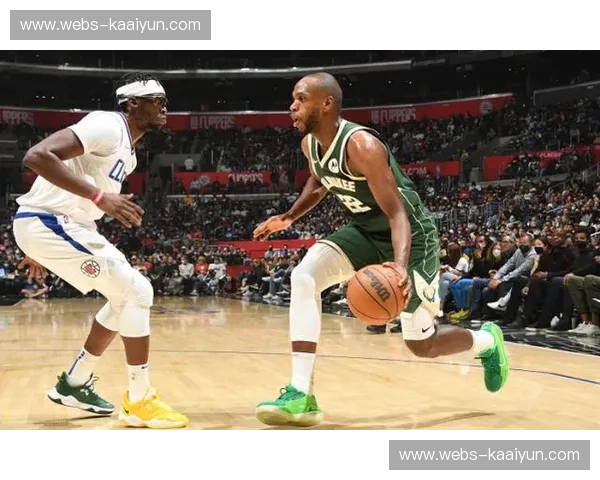 雄鹿首发阵容公布 格林特纳罗林斯库兹马小波特领衔